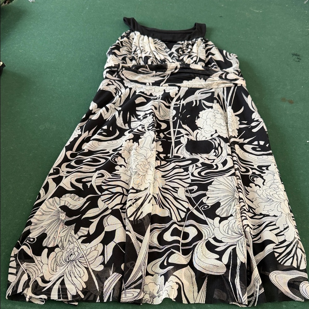 R & M Richards Black and White Maxi Dress.  CAJA. # 1‎